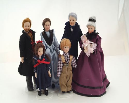 Streets Ahead Victorian Family Set, 7 pieces DP090
